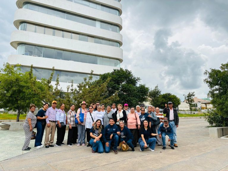 Visitan Quantum adultos mayores de Fresnillo
