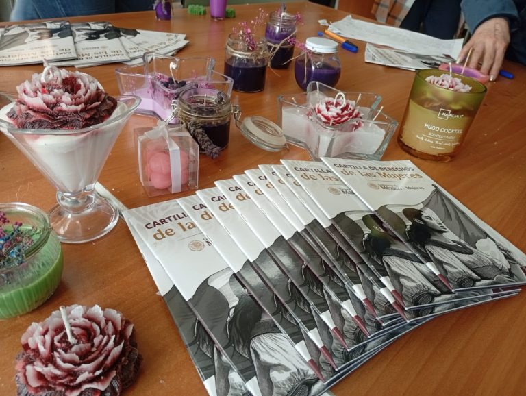 Aprenden 50 mujeres a elaborar velas artesanales