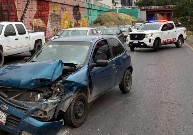 Choques simultáneos provocan caos en el bulevar