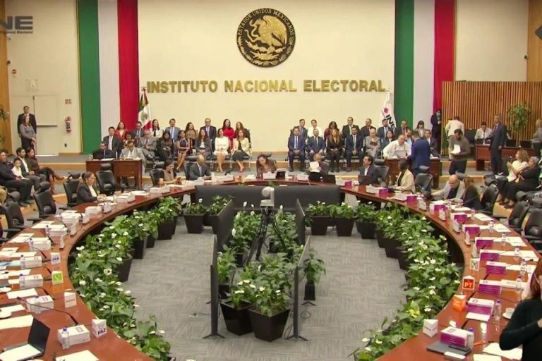 Cuestionan a INE por eludir fiscalización de precampañas