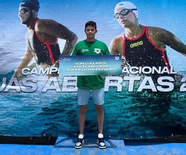 Emiliano Almanza destaca en el Mundial Junior de Aguas Abiertas 2026