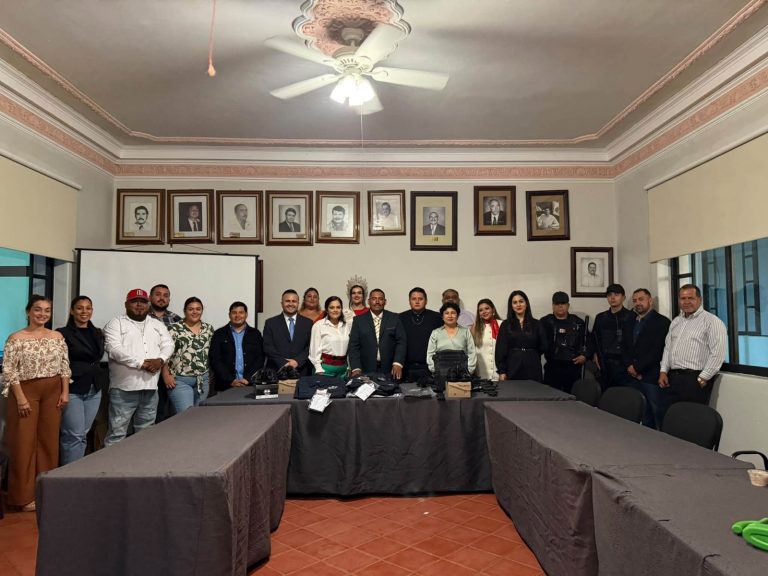 Equipan a policía municipal de Juchipila