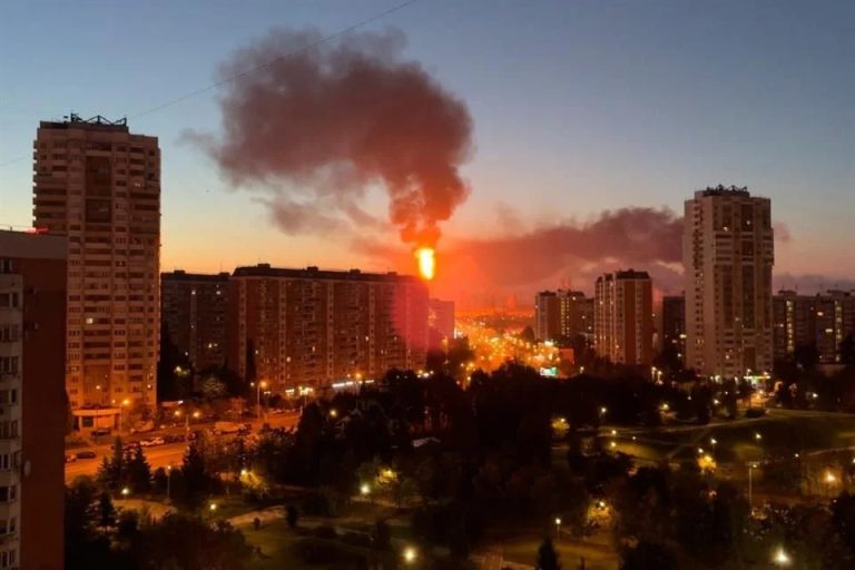 Lanza Ucrania el mayor ataque de drones contra Rusia