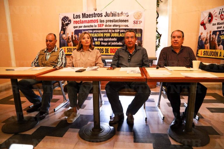Maestros tienen 3 años sin gratificación por jubilación