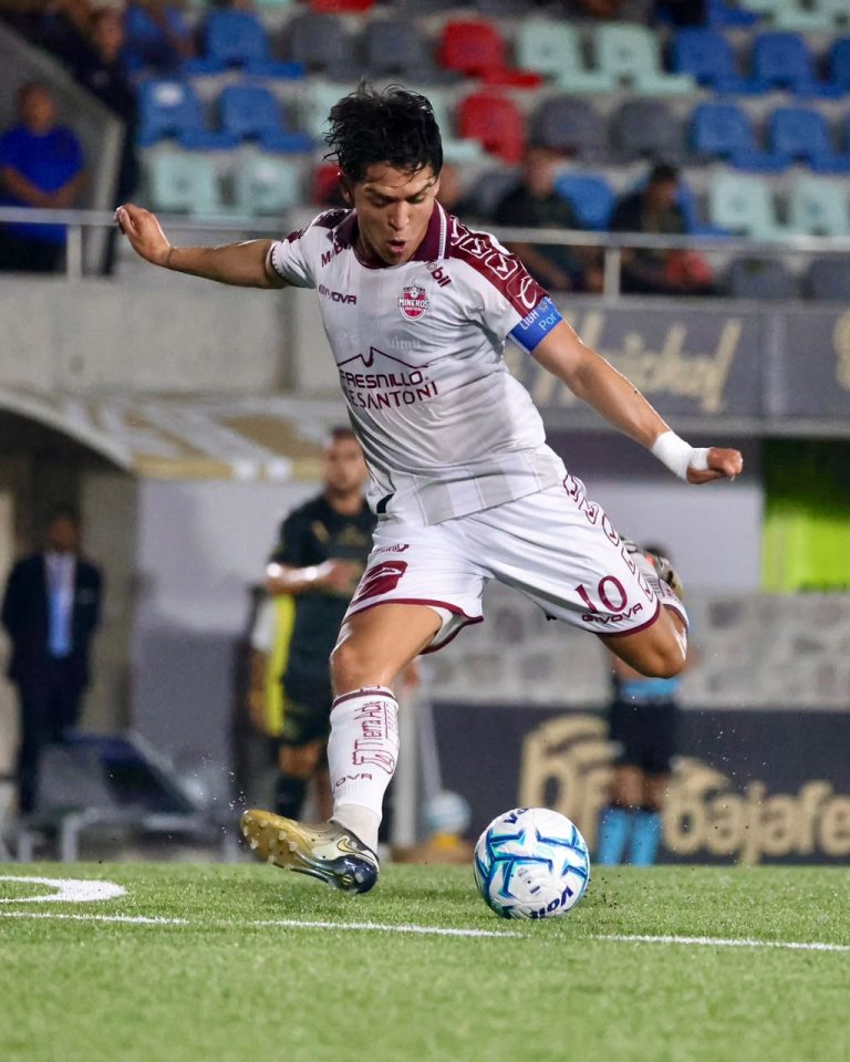 Mineros cae ante La Paz y vuelve a sufrir una expulsión