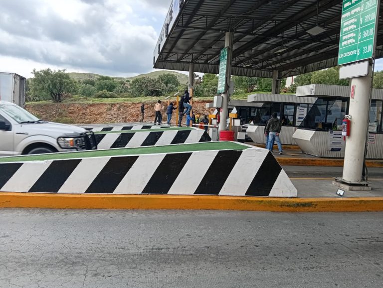 Normalistas cumplen cinco días de protesta