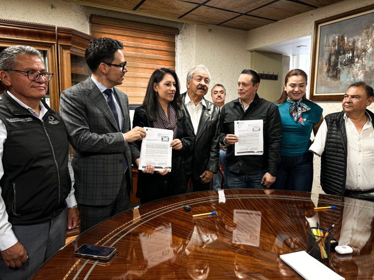 Presenta Monreal iniciativa Cero Deuda