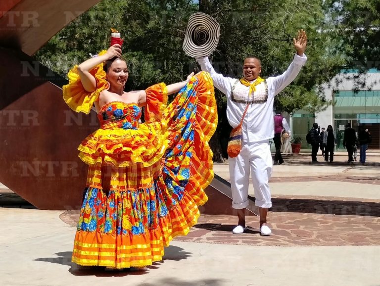 Relizan festival de folklor en la UAZ