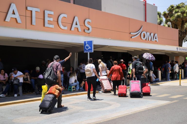 Repunta tráfico de pasajeros en aeropuerto