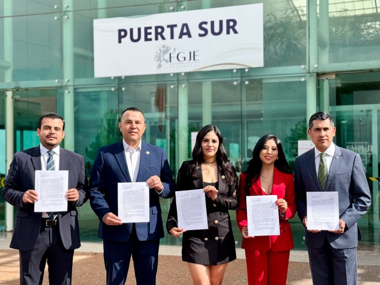 Ratifican diputados priistas denuncia contra secretario de la Función Pública