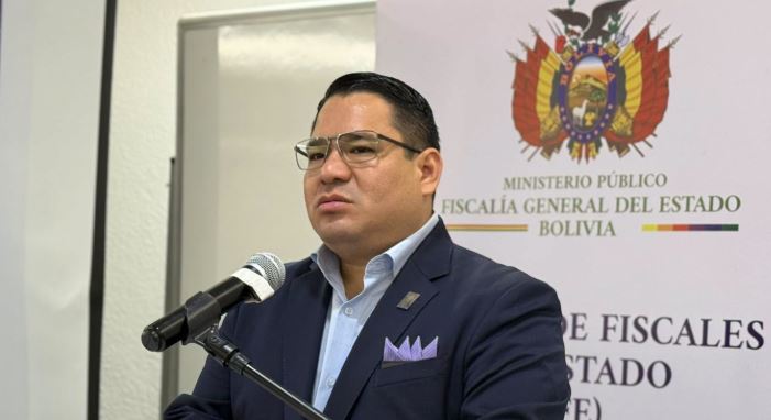 Sanciona EU al fiscal general de Bolivia y prohíbe entrada
