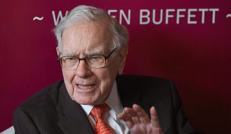 Warren Buffett deja la presidencia de Berkshire Hathaway tras estar 50 años