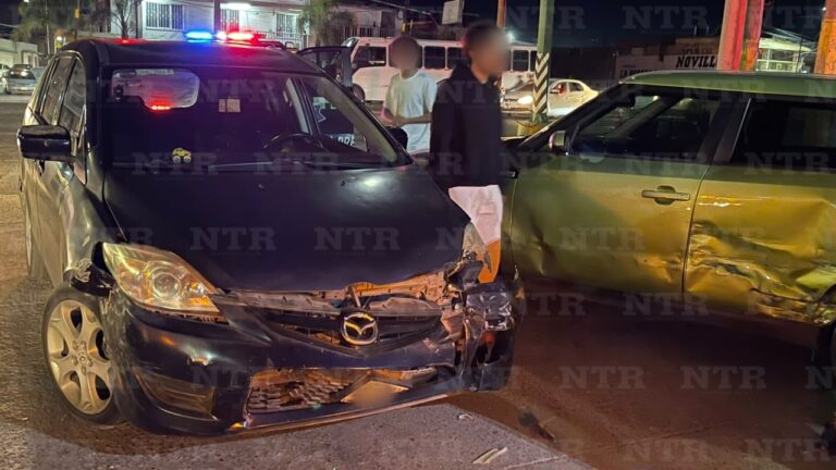 Choque deja daños materiales y provoca riña