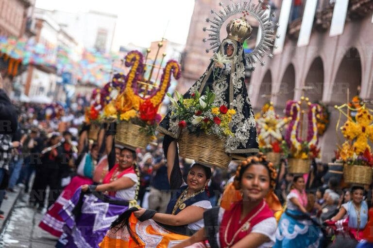 Oaxaca maravilla con tradicional Guelaguetza