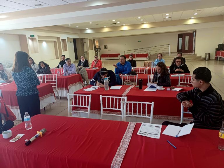 Capacitan a prestadores de servicios turísticos en lenguaje inclusivo