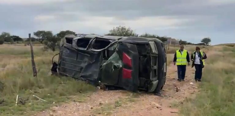 Aparatosa volcadura en Fresnillo deja cuatro lesionados