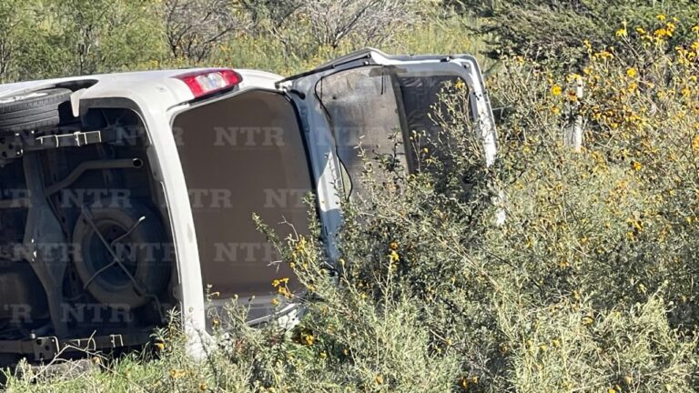 Vuelca vagoneta con medicamentos entre Fresnillo y Sain Alto