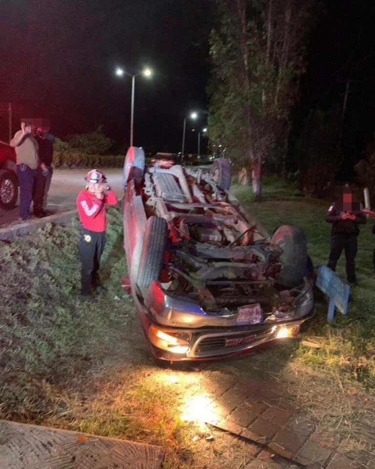 Chocan aparatosamente en el bulevar sur en Tlaltenango