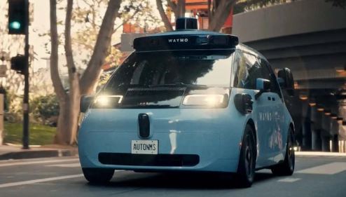Amplía Waymo su flota en EU con miles de vehículos chinos