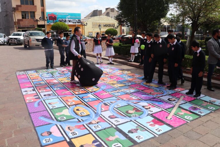 CDHEZ realiza Feria de Derechos Humanos en Valparaíso