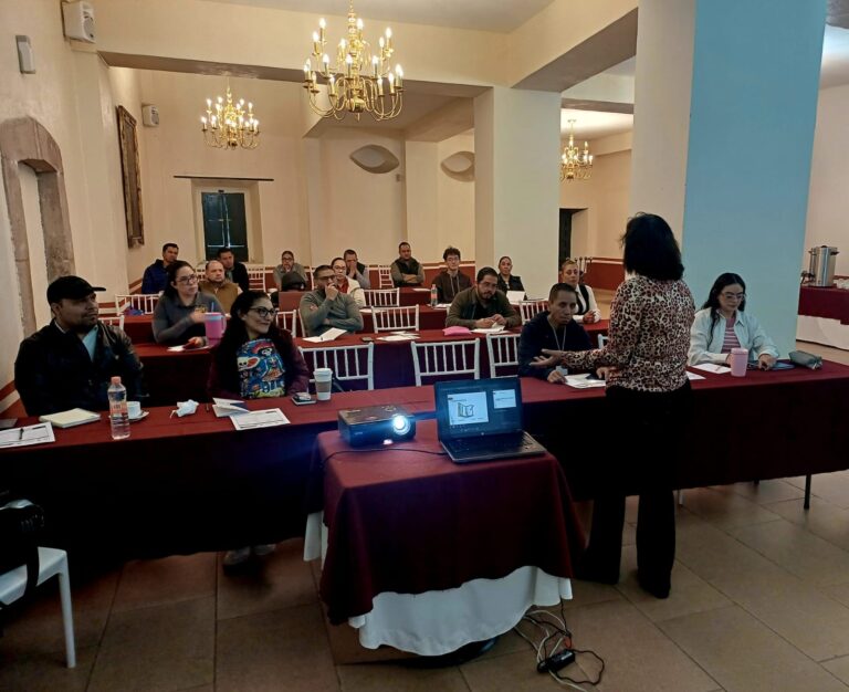 Capacitan en gestión financiera a integrantes de Canirac