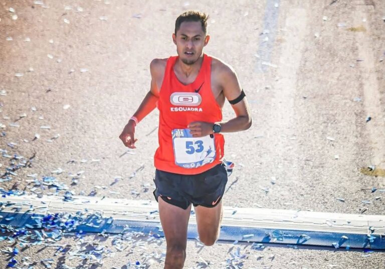 Brilla Saúl Acosta en Maratón de Chicago