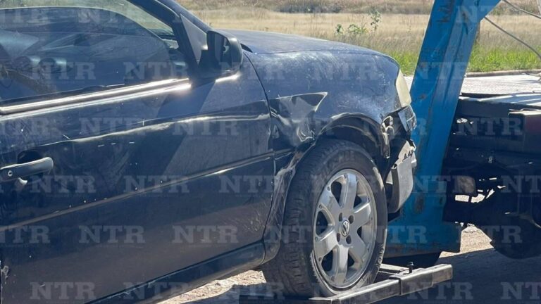 Chocan auto y camioneta repartidora en Enrique Estrada