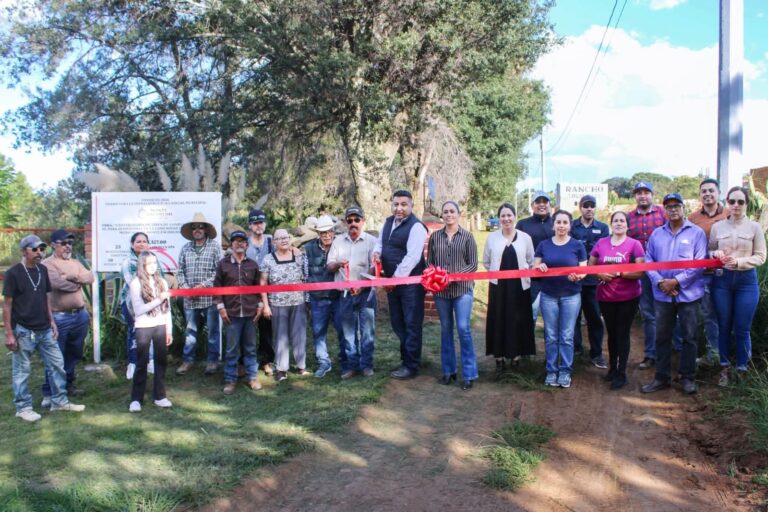 Entregan línea de agua potable a familias de Vívoras