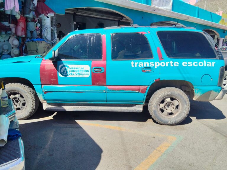 Entregan quinto vehículo para trasladar a estudiantes de Concha