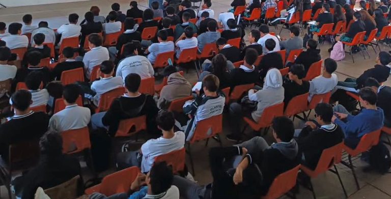 Gobernador pide a SEZ acelerar protocolos en escuelas
