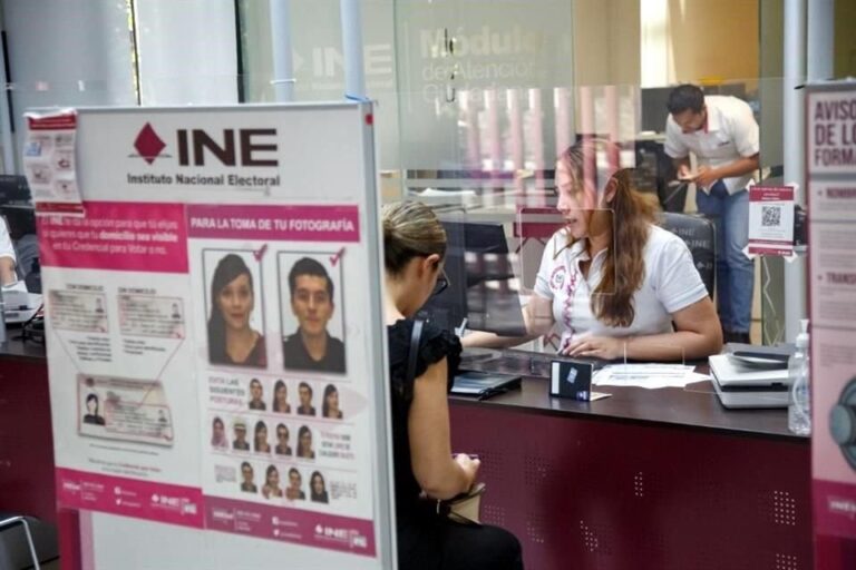 Inflan costo de contrato de credencial del INE