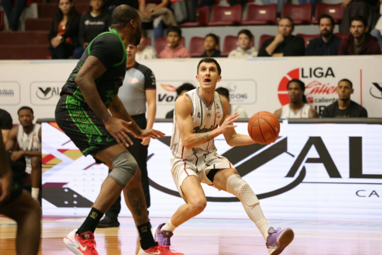 Mineros divide con Santos y va contra Diablos en el Play-In