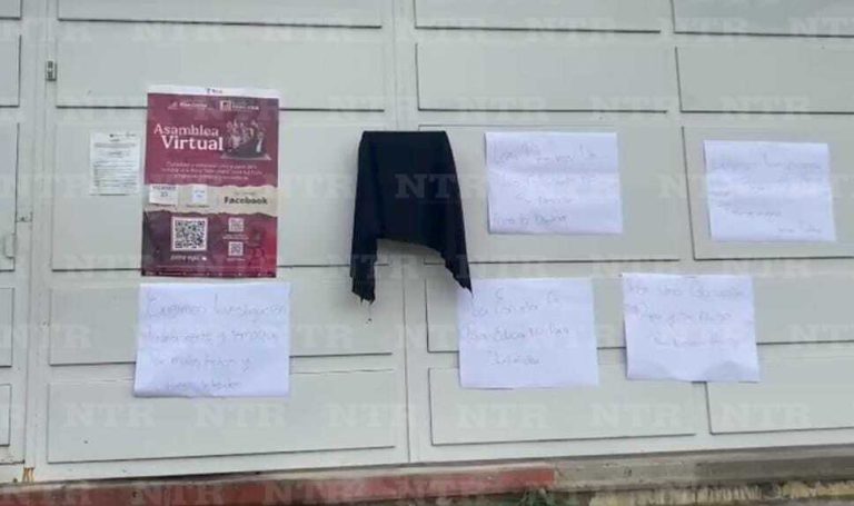 Por presuntos cobros indebidos, padres cierran telesecundaria
