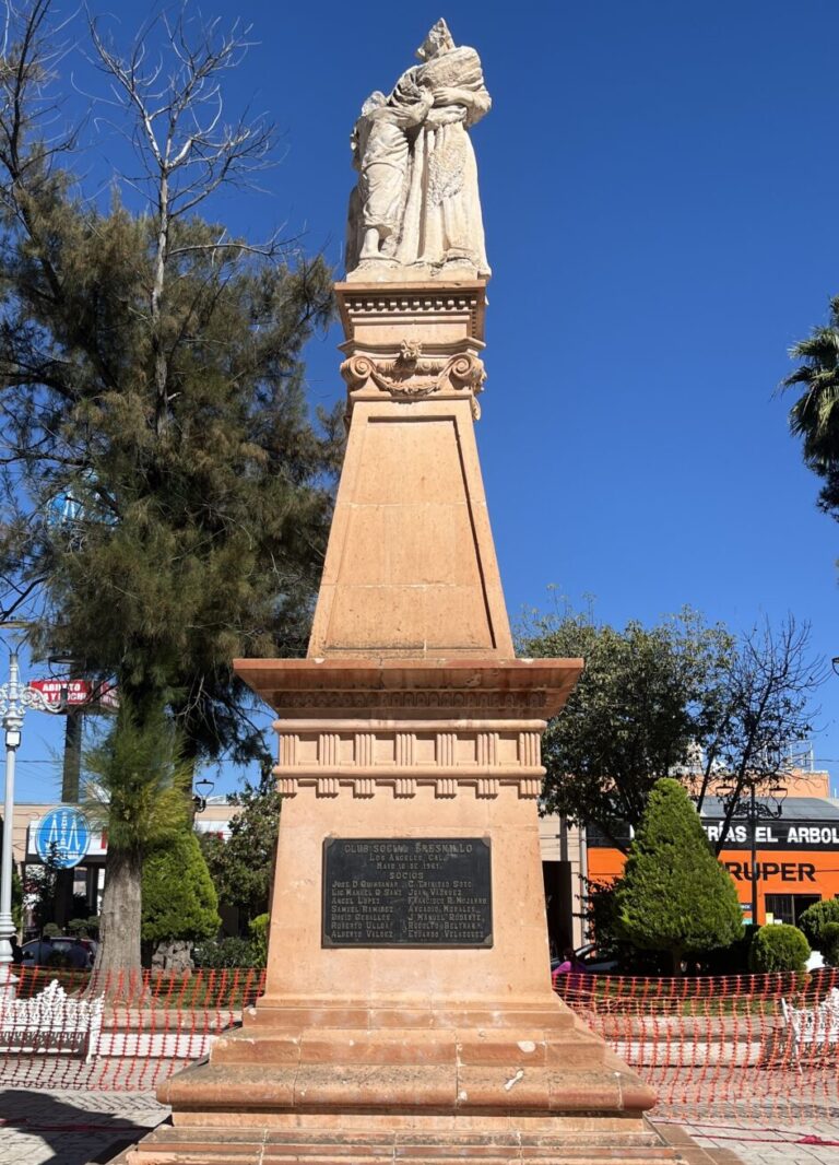 En pausa, restauración de Monumento a la Madre