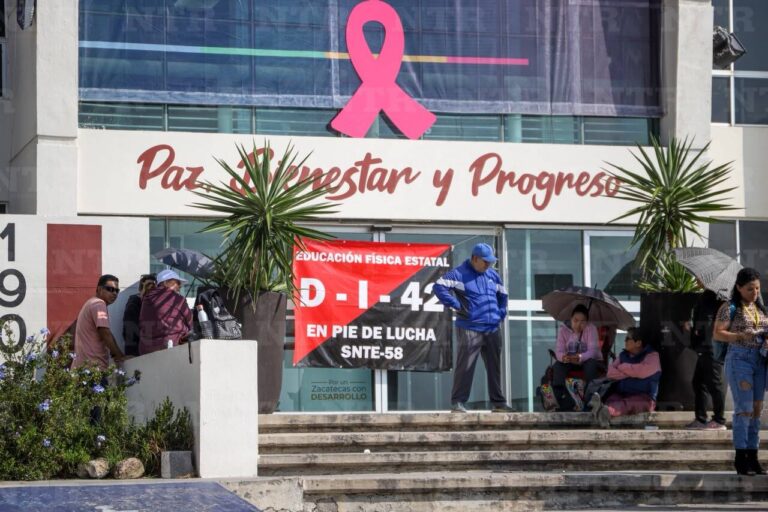 Radicalizan maestros su protesta; ahora toman Sefin