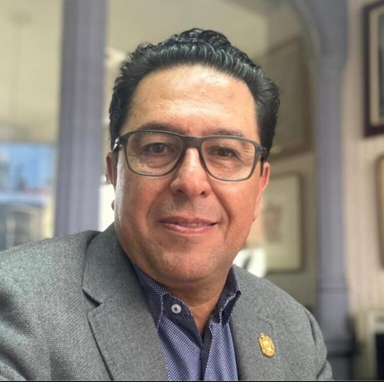 Raúl Muñoz presenta las vivencias de un hotelero