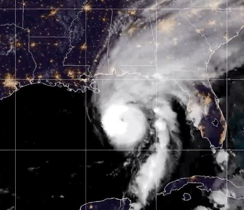 Se intensifica «Isaías» a categoría 3 sobre Golfo de México