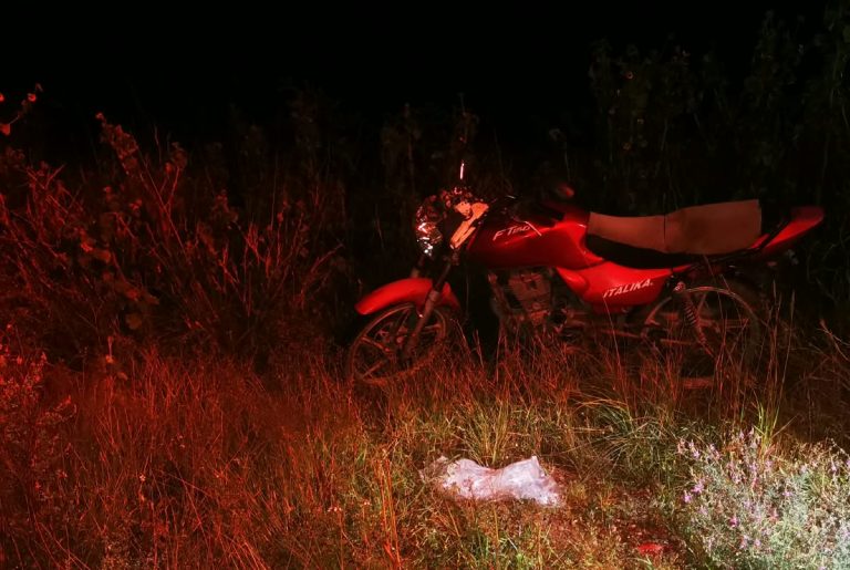 Se lesiona tras caer de su moto en El Tepetate